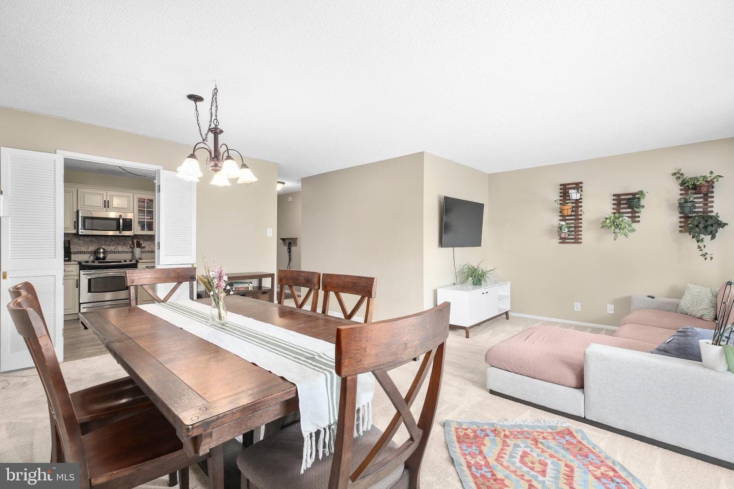 203 Yoakum Parkway #502 photo 1
