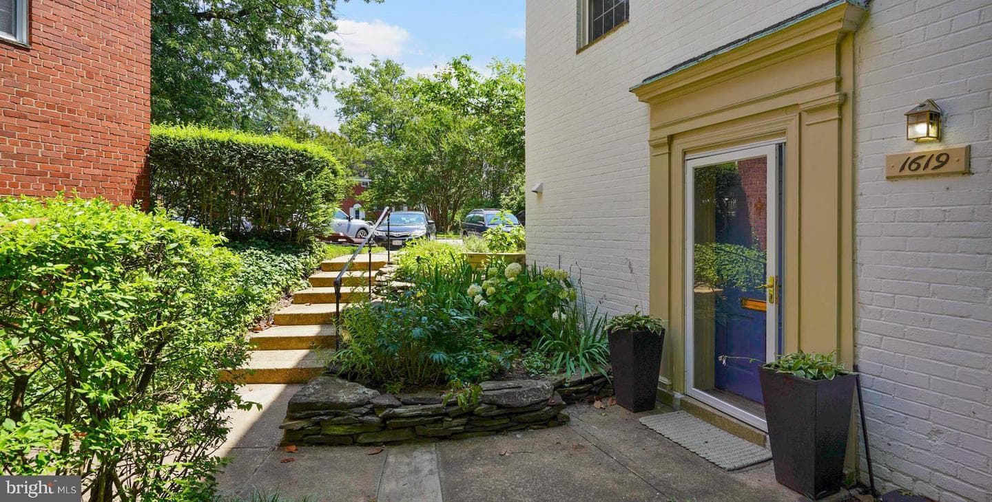 1619 Ripon Place photo 1