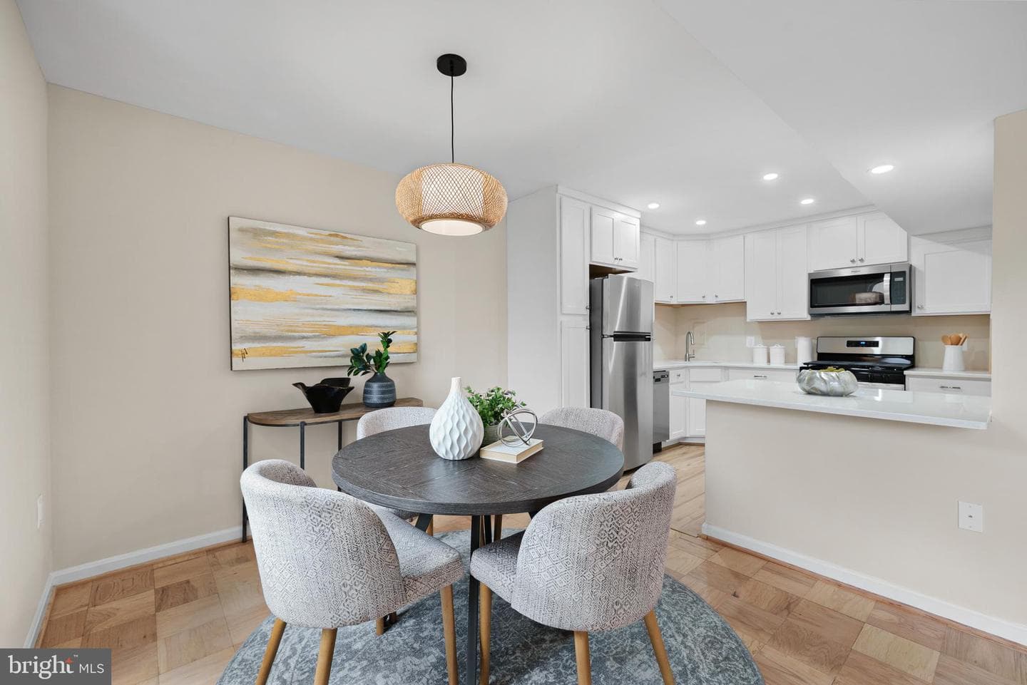 3 Canterbury Square #402 photo 1