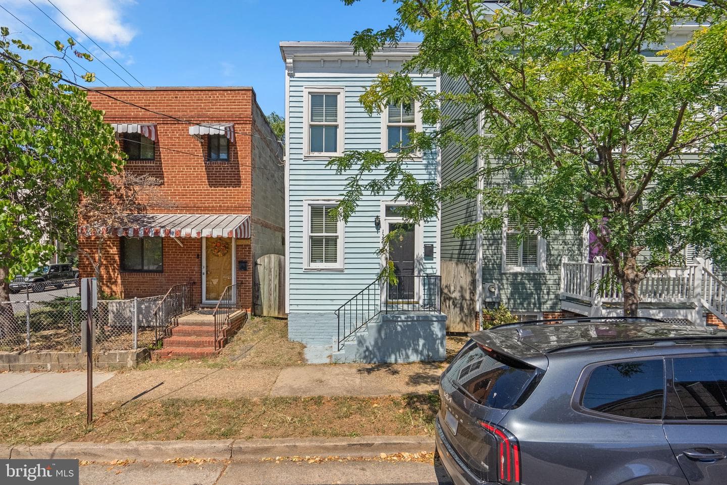 1223 Queen Street photo 1