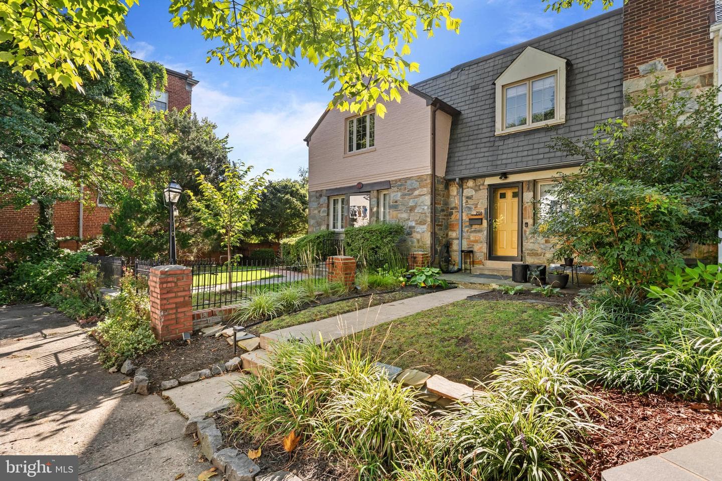 708 Chetworth Place photo 1