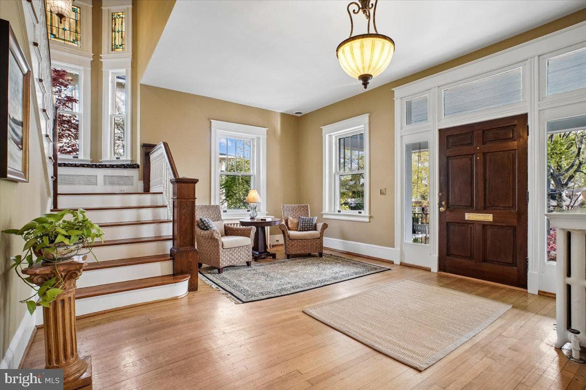 310 N View Terrace