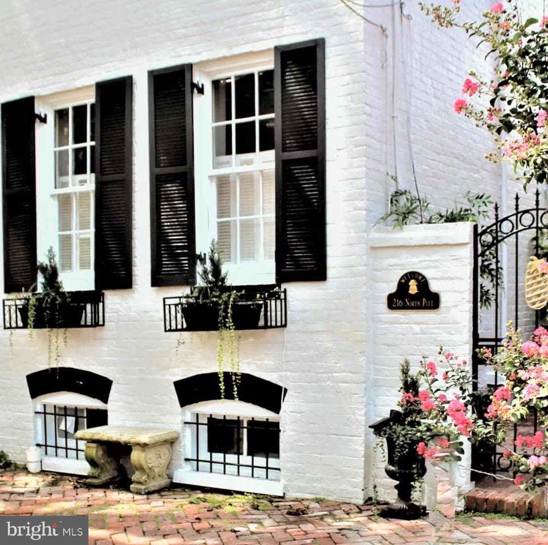 216 N Pitt Street photo 1