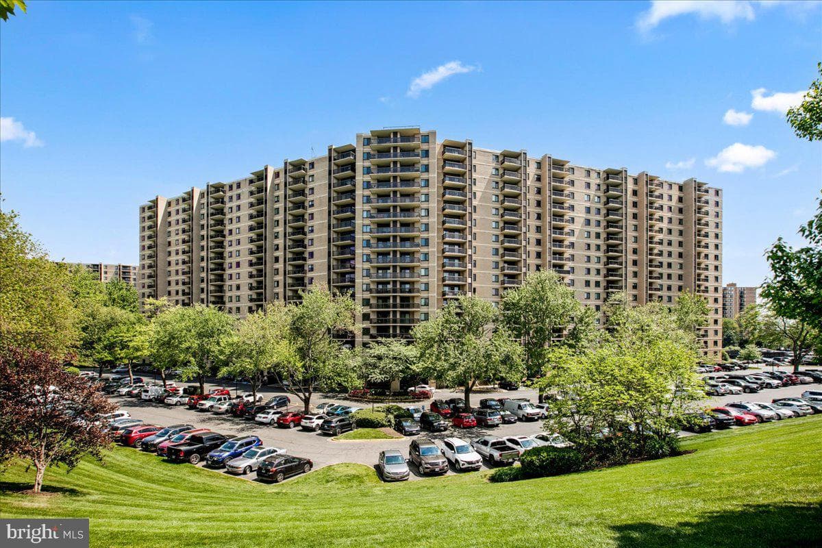 205 Yoakum Parkway #817 photo 1