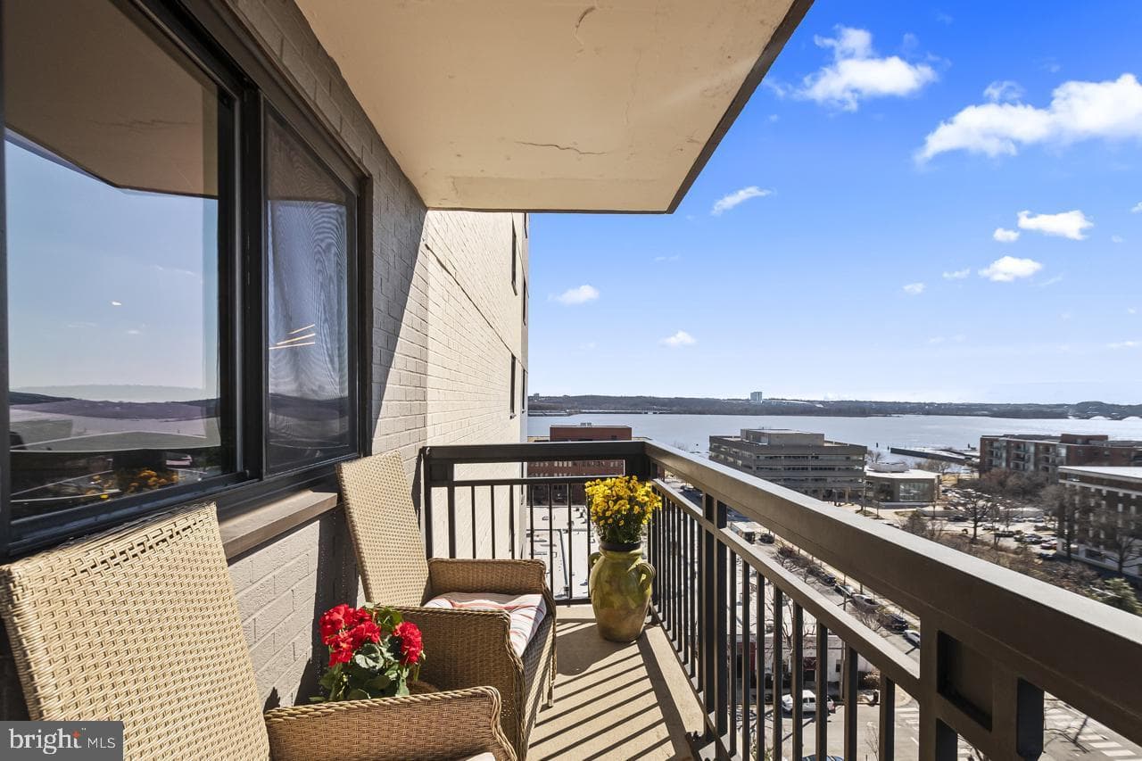 801 N Pitt Street #1208