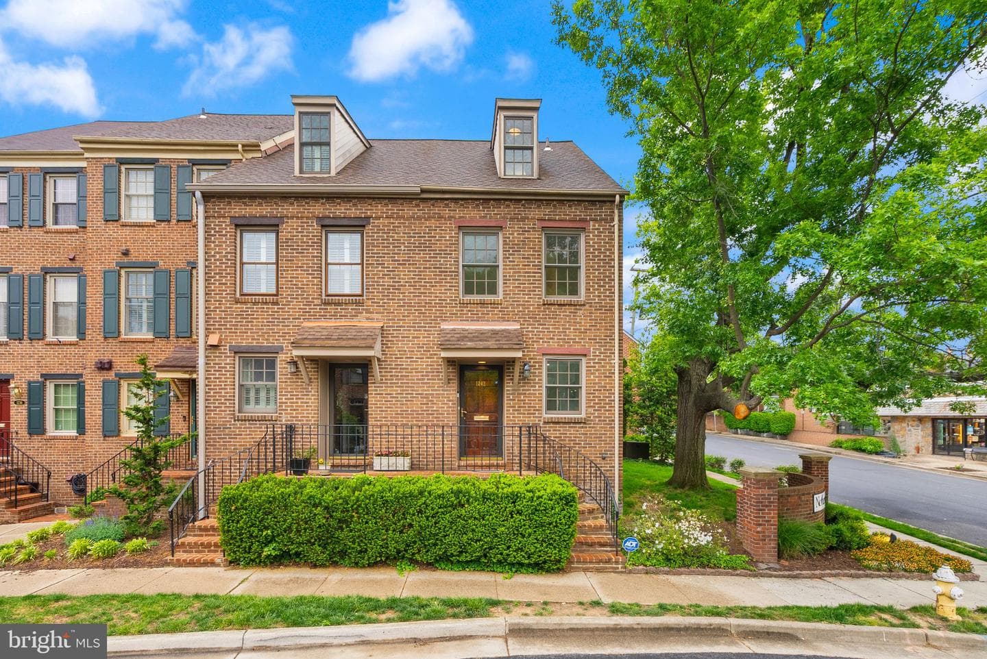 1242 Michigan Court