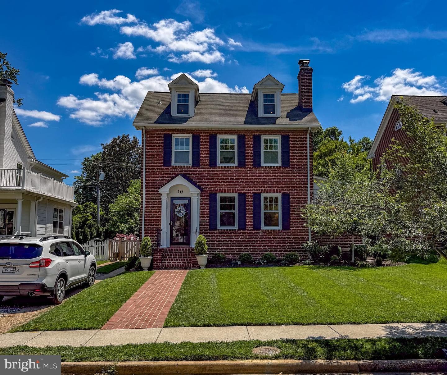 10 W Oak Street photo 1