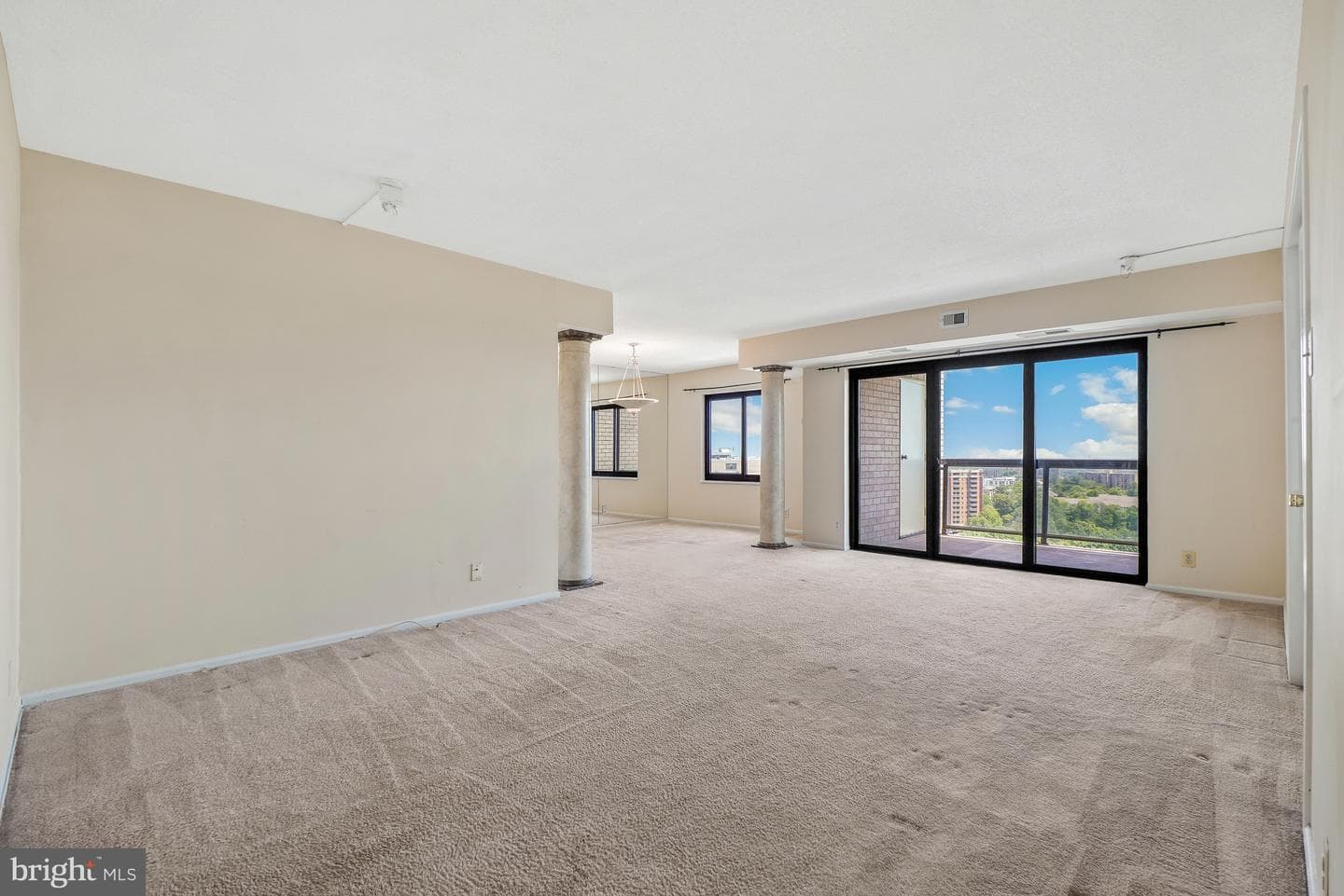 205 Yoakum Parkway #1809