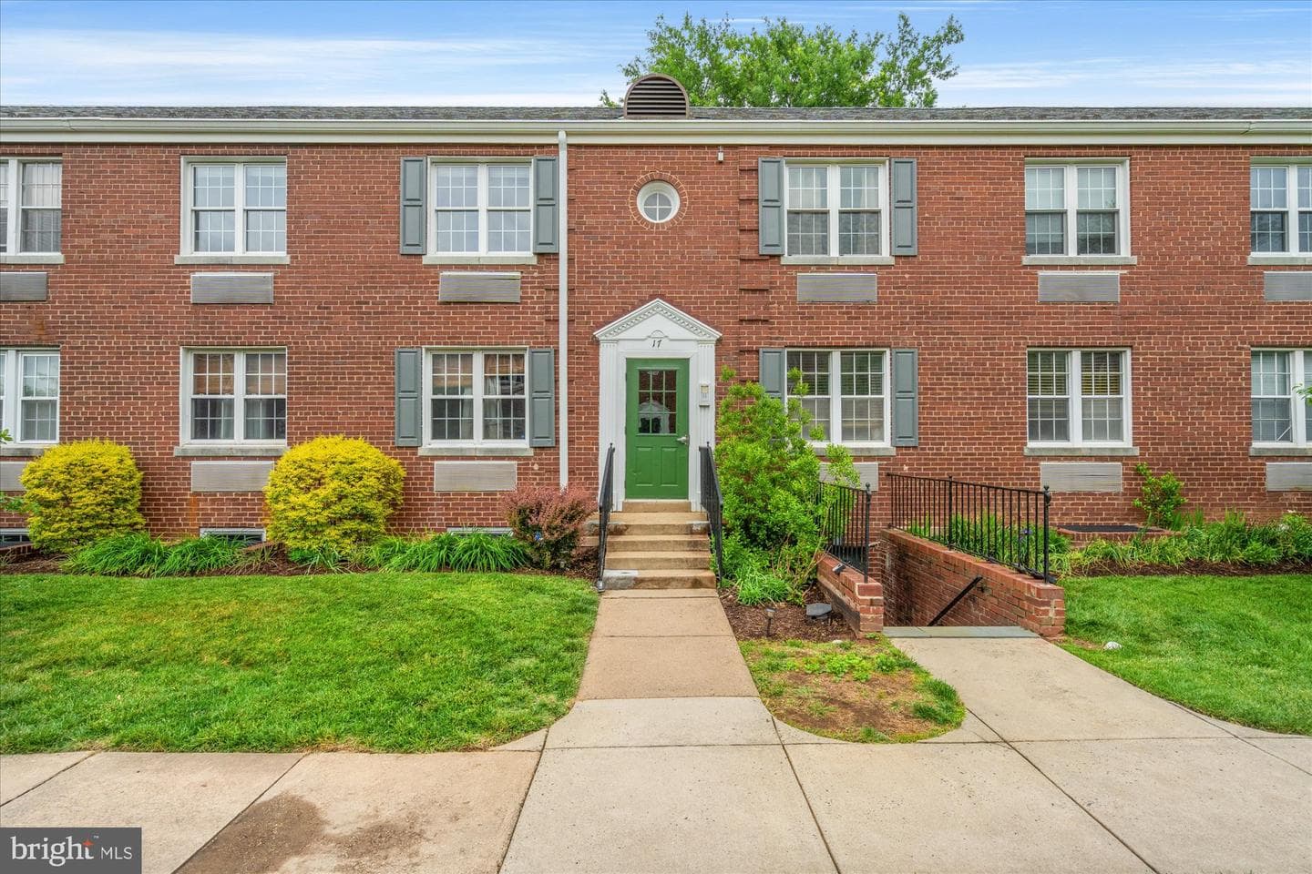 17 Auburn Court #b photo 1