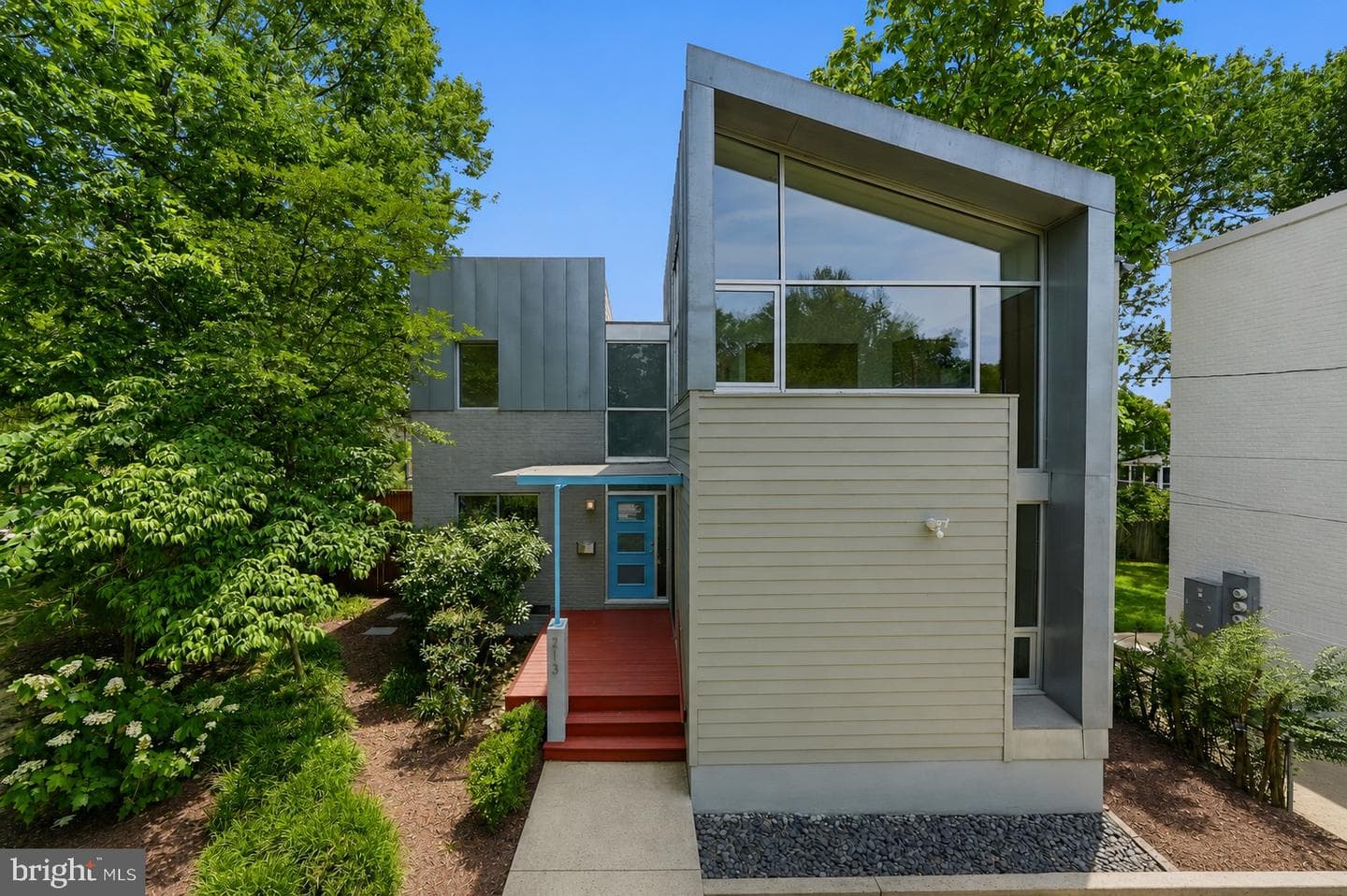 213 E Raymond Avenue