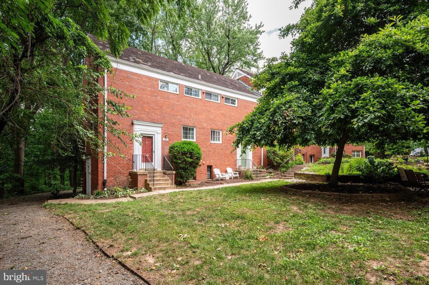 1557 Mount Eagle, Alexandria