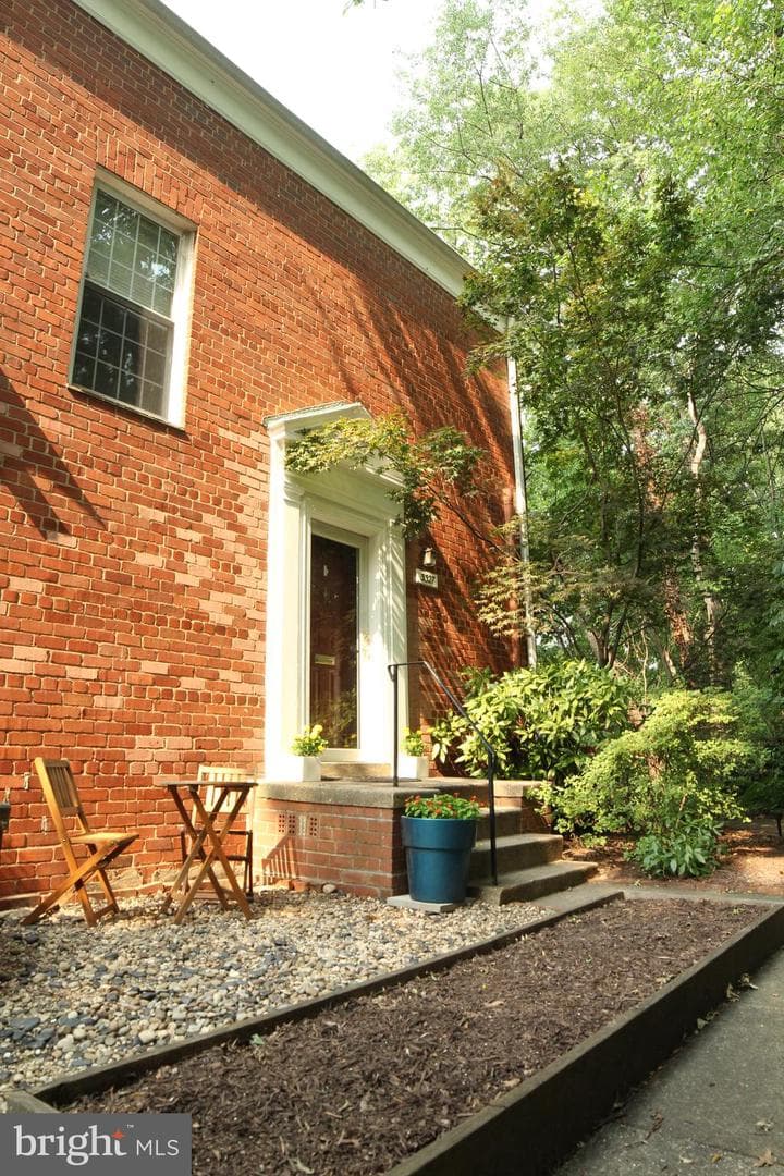 3327 Martha Custis Drive #3327, Alexandria