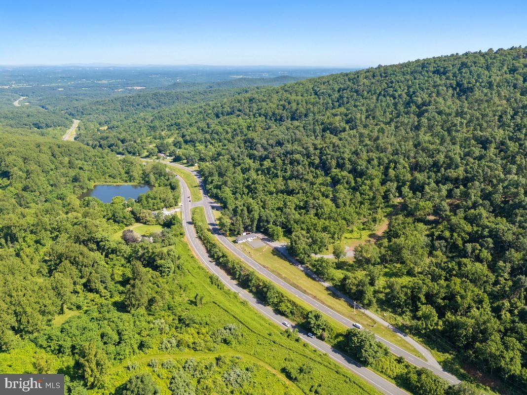 22540 Blue Ridge Mountain Road, Paris