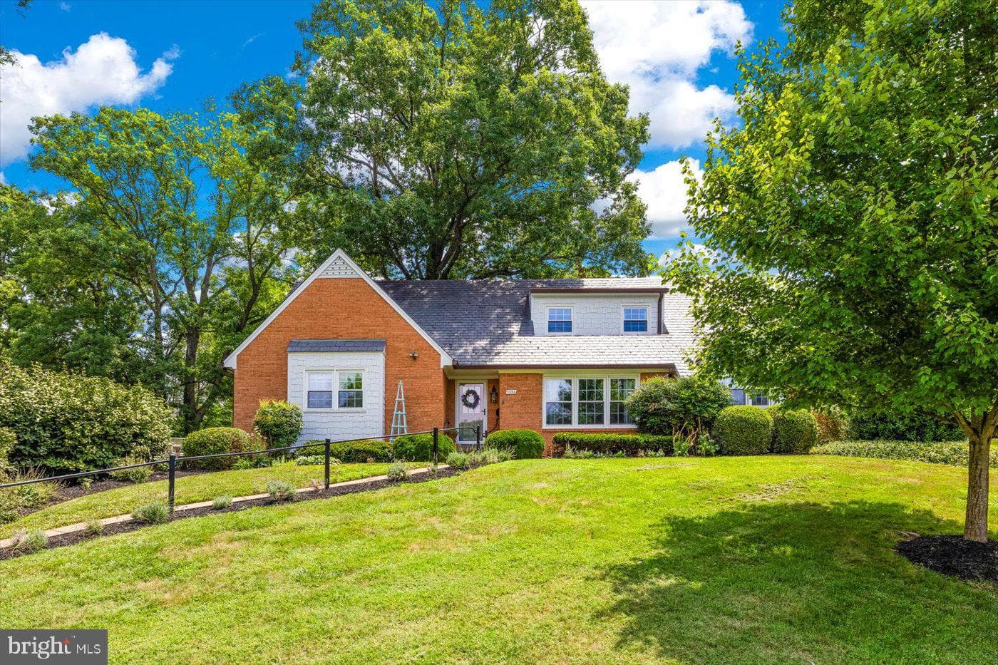 1084 Oaklawn Drive photo 1
