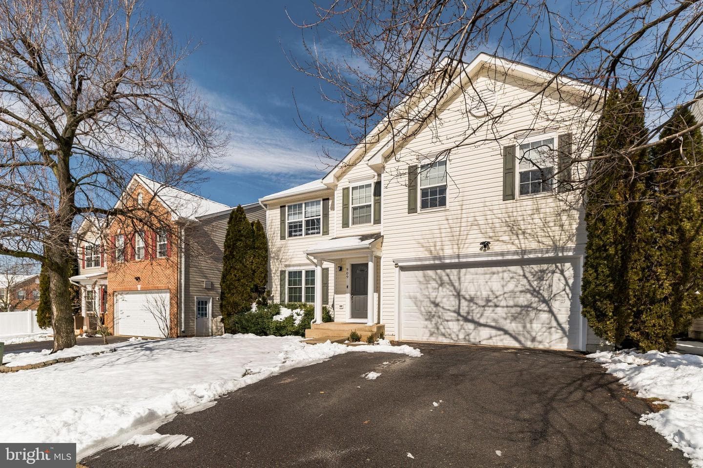 909 Fairtree Lane photo 1