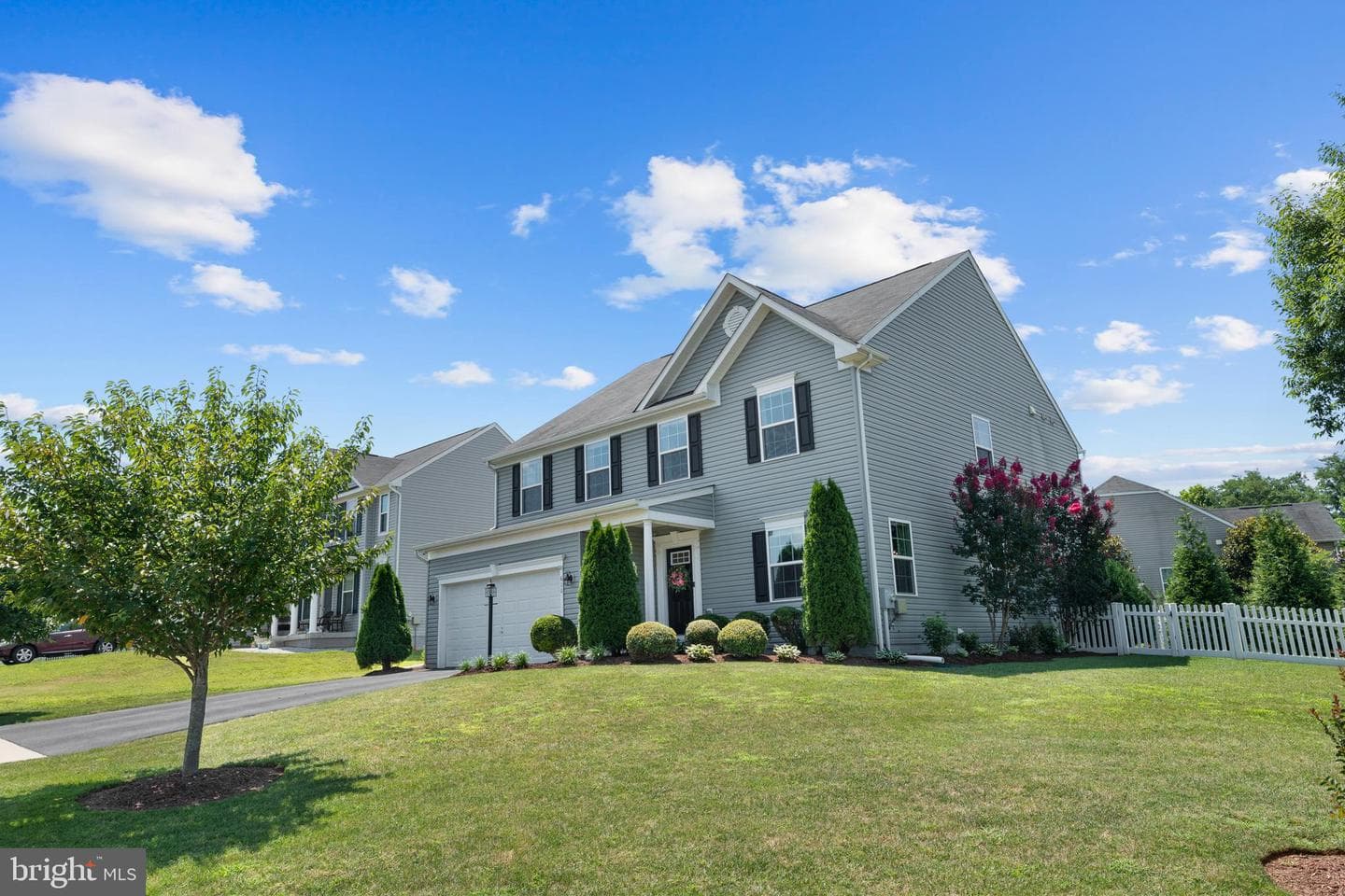 611 Kingsbrook photo 1