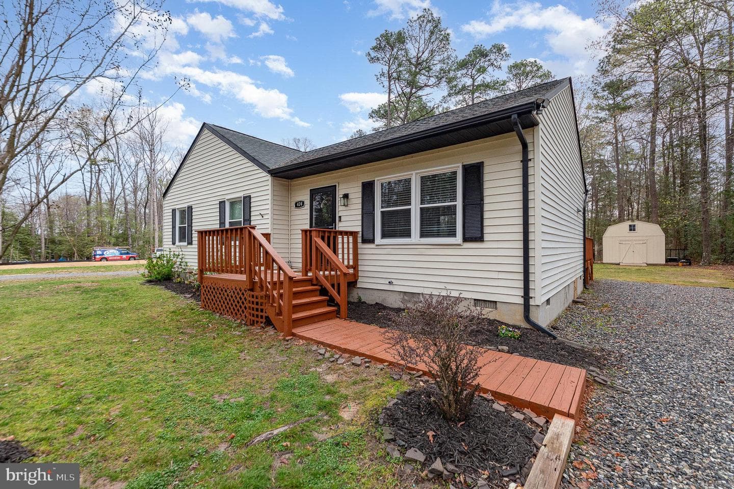 424 Loyalist Drive photo 1