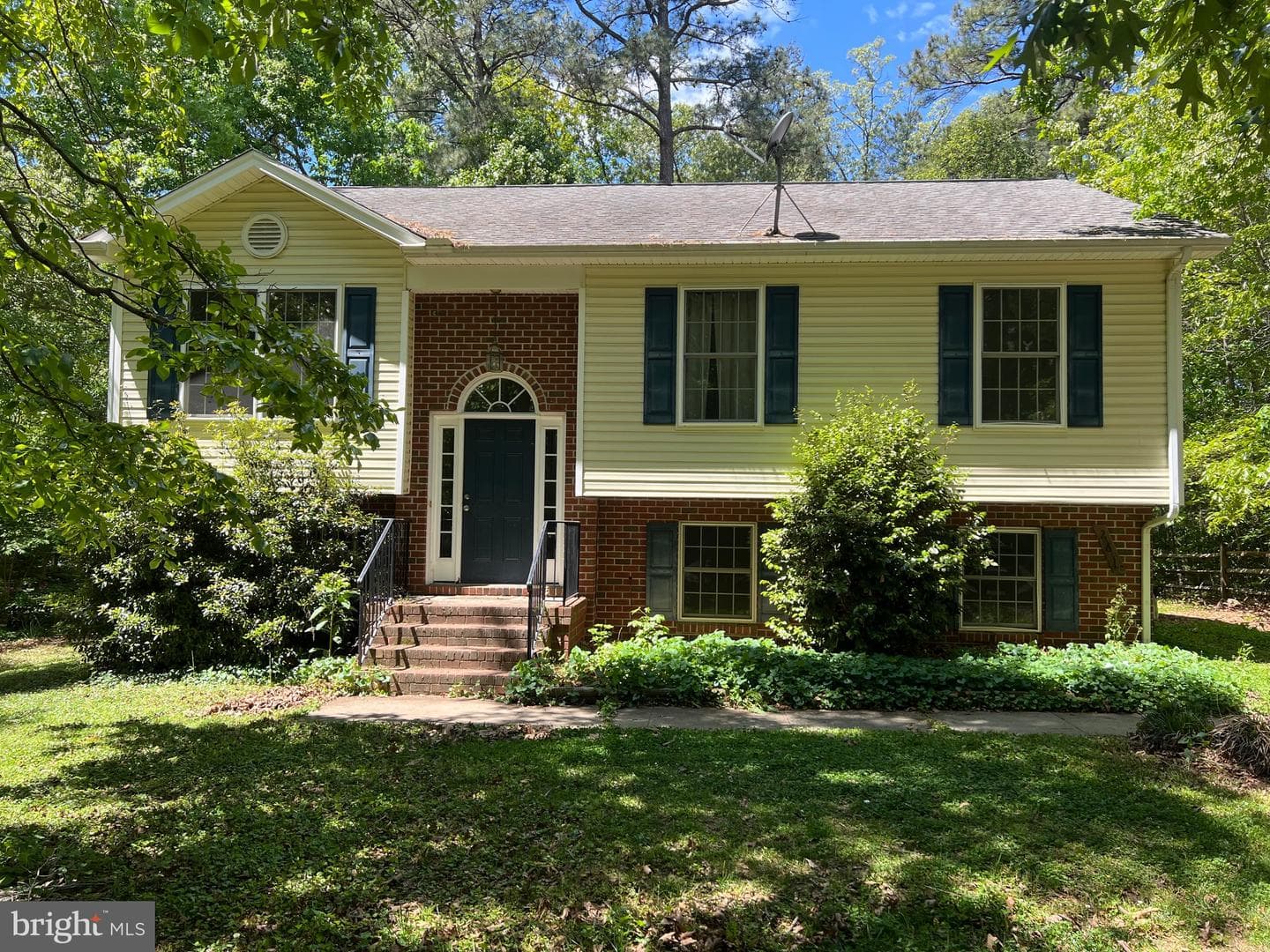 261 Manchester Drive photo 1