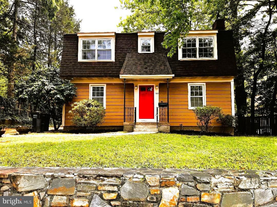 222 E Fairfax Street photo 1