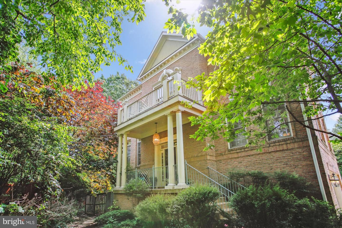 135 Rees Place photo 1