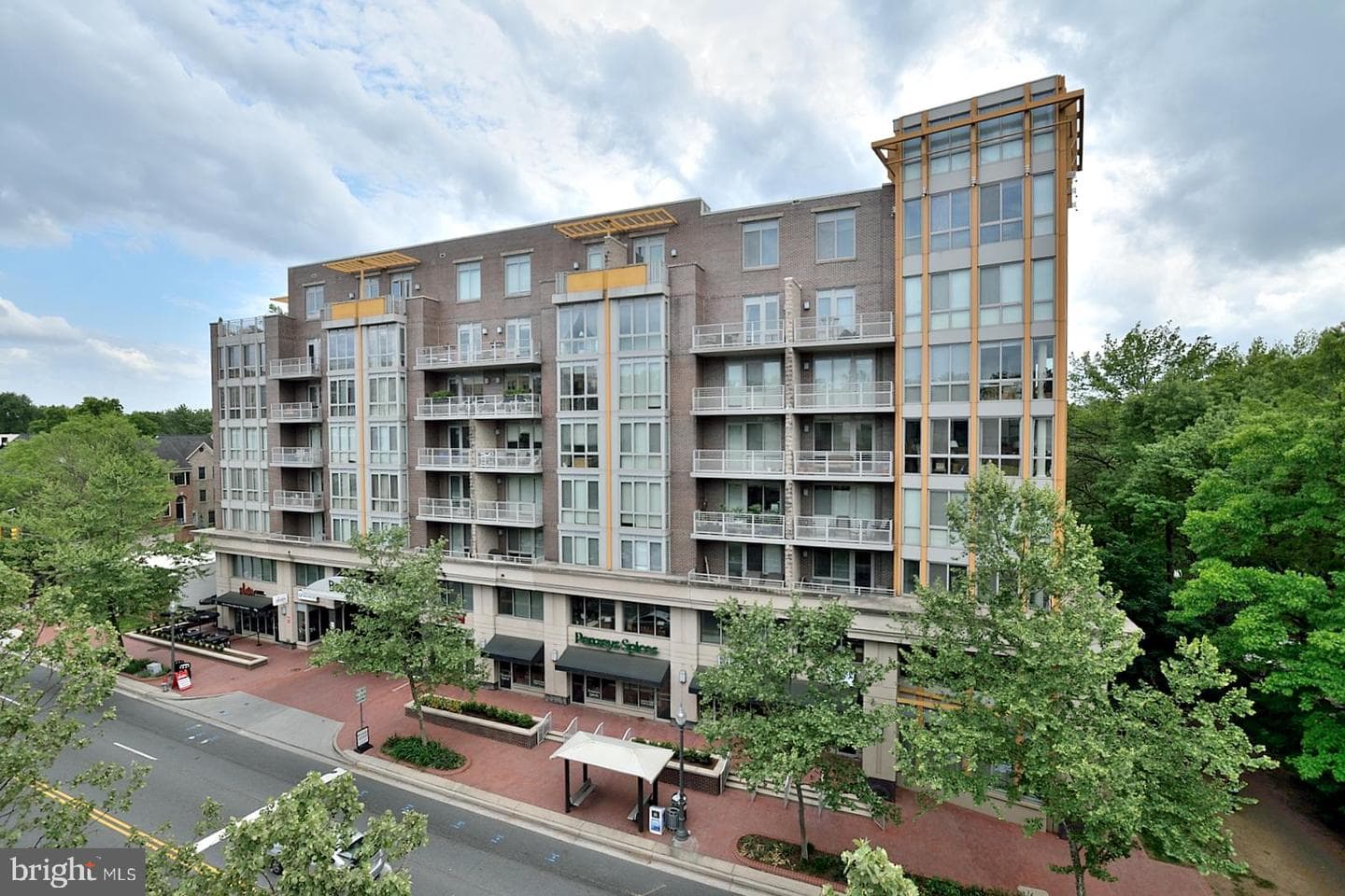513 W Broad Street #510 photo 1