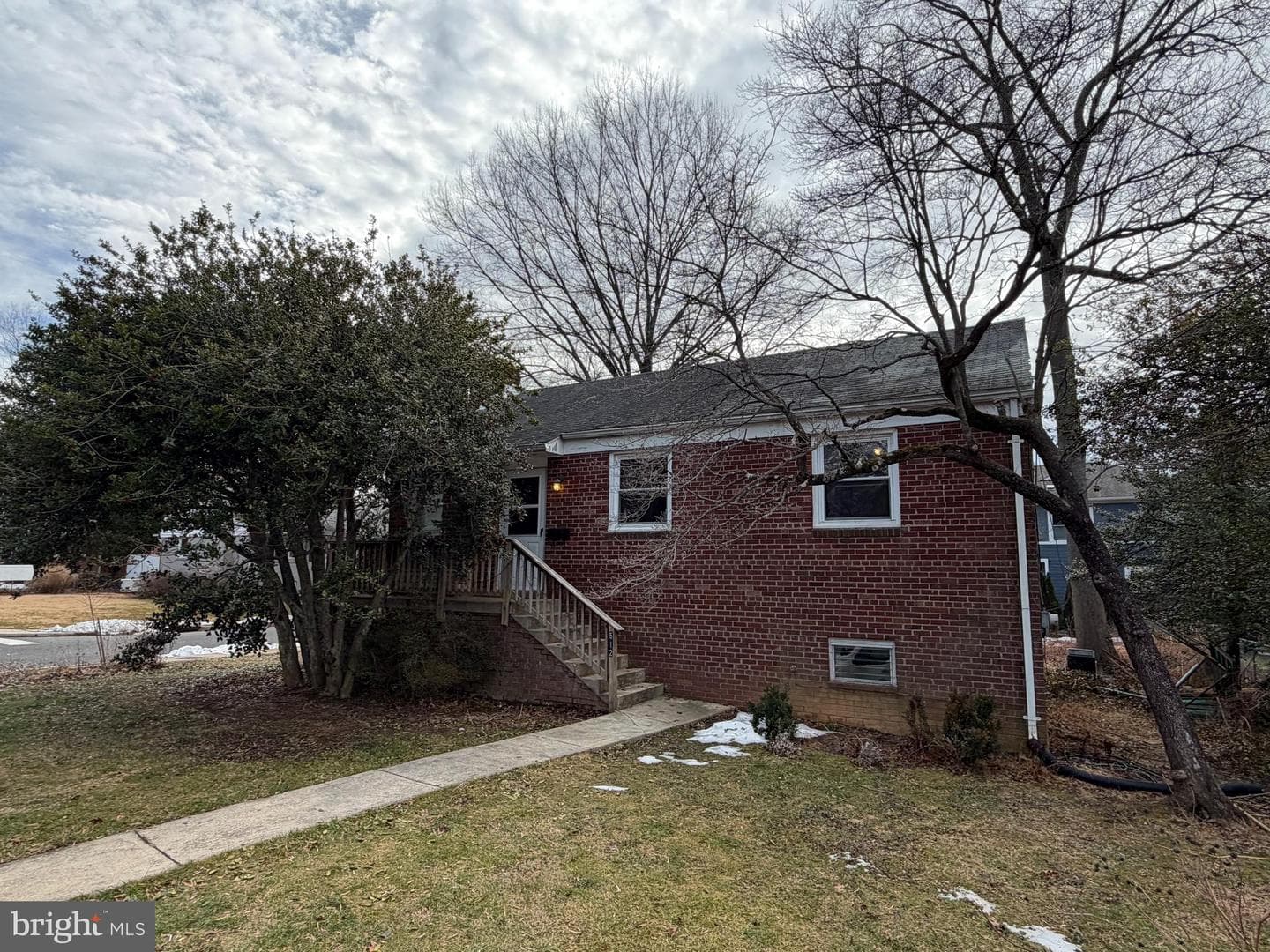 512 N West Street photo 1