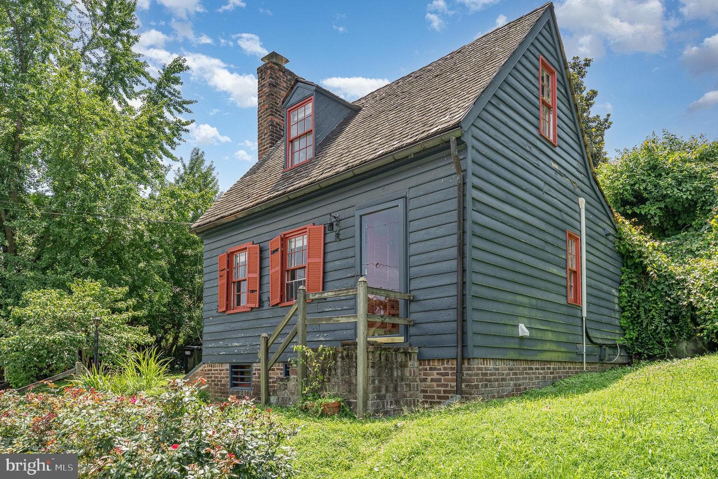 210 Sophia Street photo 1