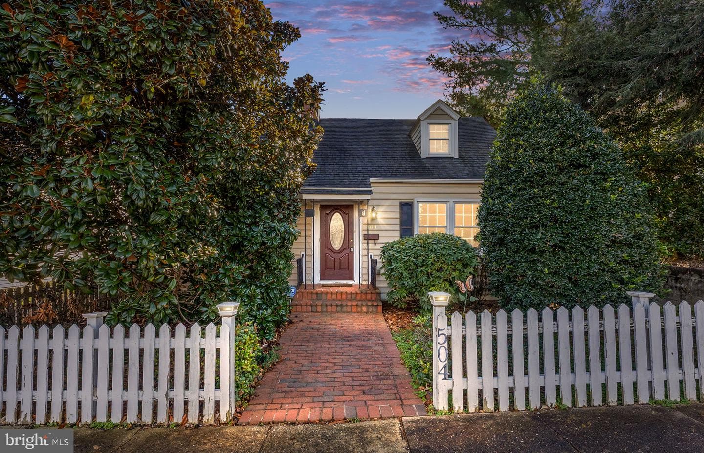 504 Hawke Street photo 1