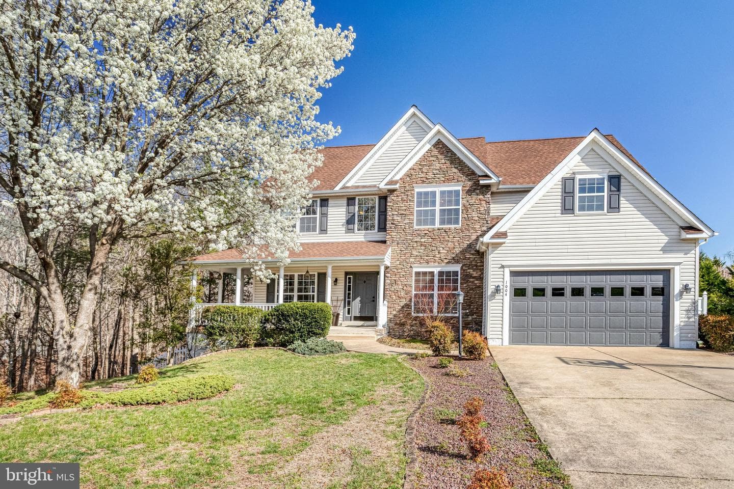 1004 Oakwood Court