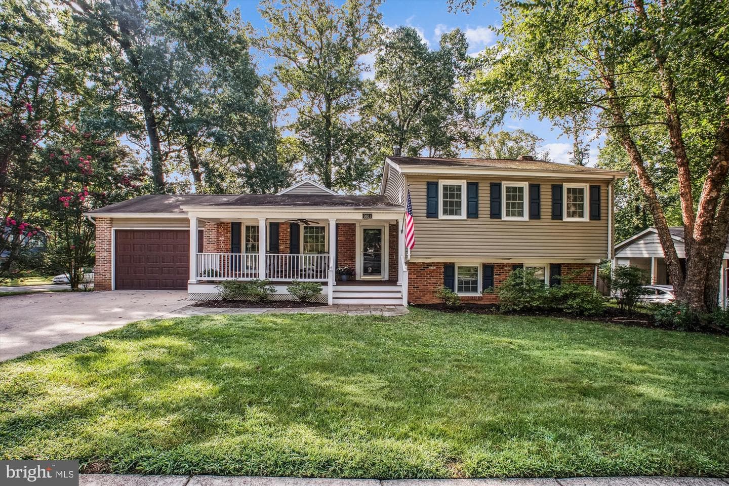 9811 Hampton Lane photo 1