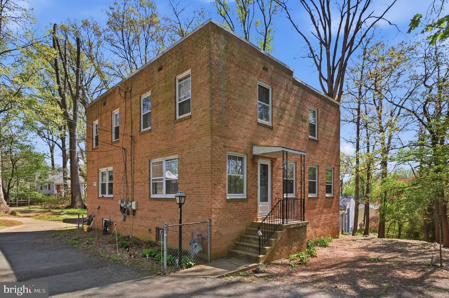 10827 Crest Street photo 1