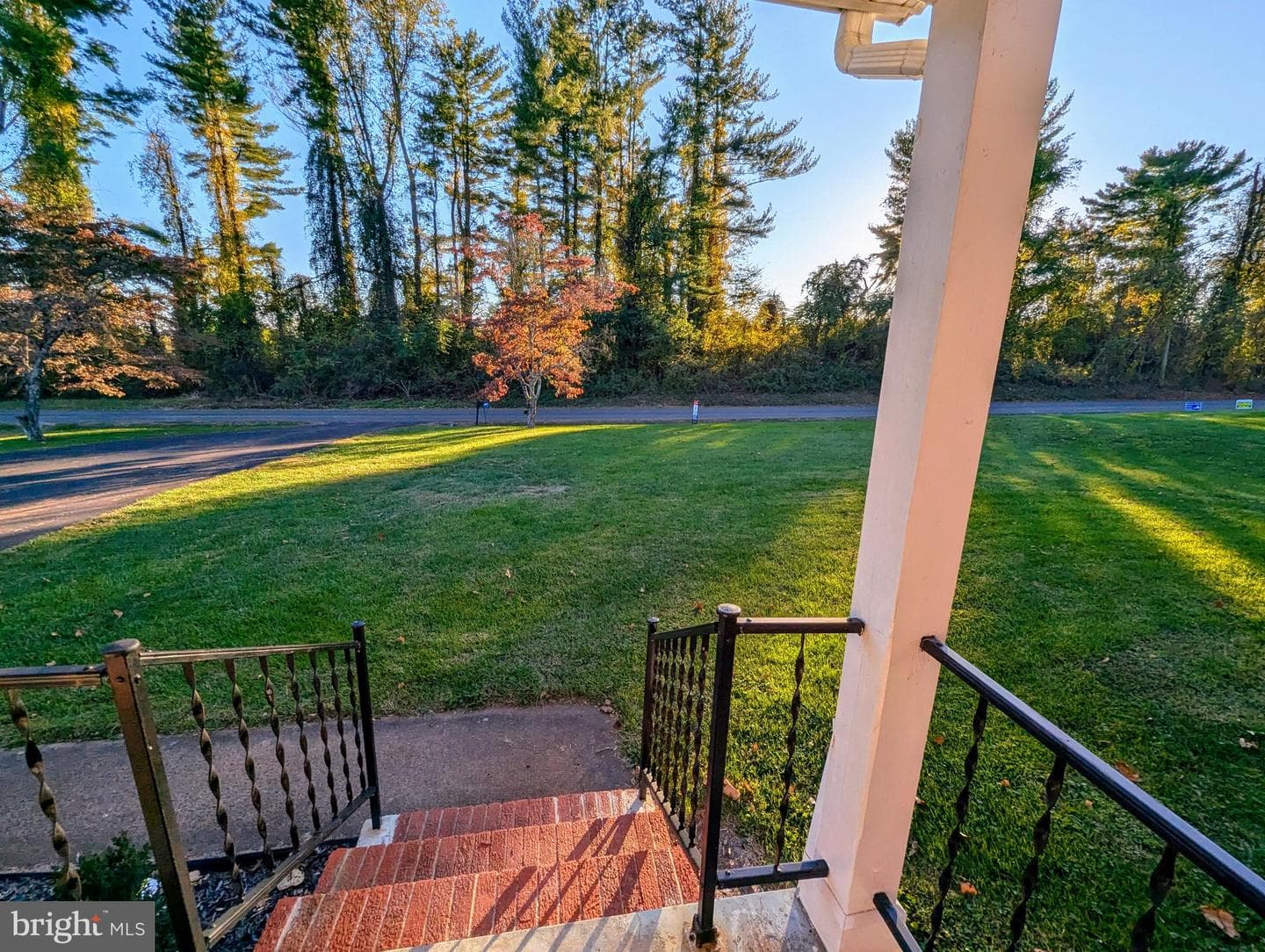 7196 Airlie Road photo 1