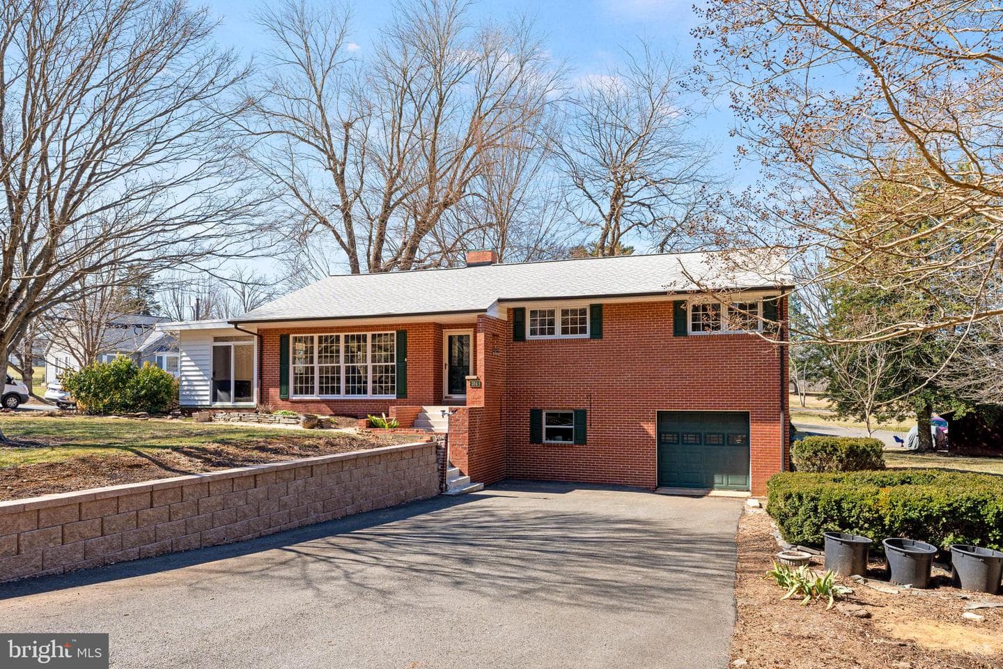 384 Winchester Street photo 1
