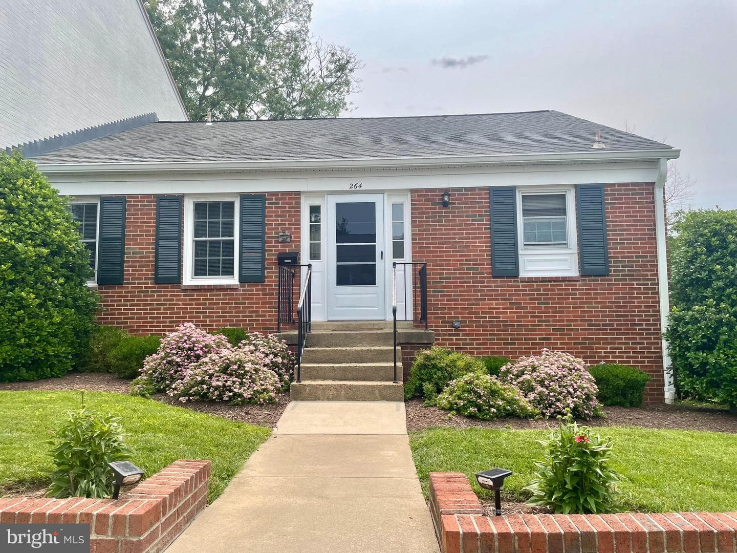 264 Fairfield Drive photo 1