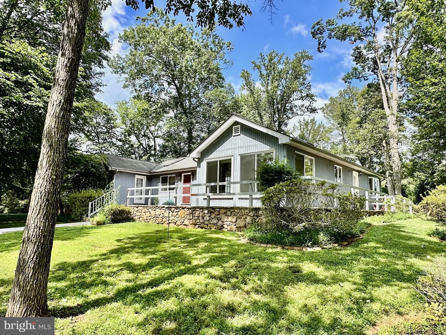7038 Beaconsfield Lane photo 1