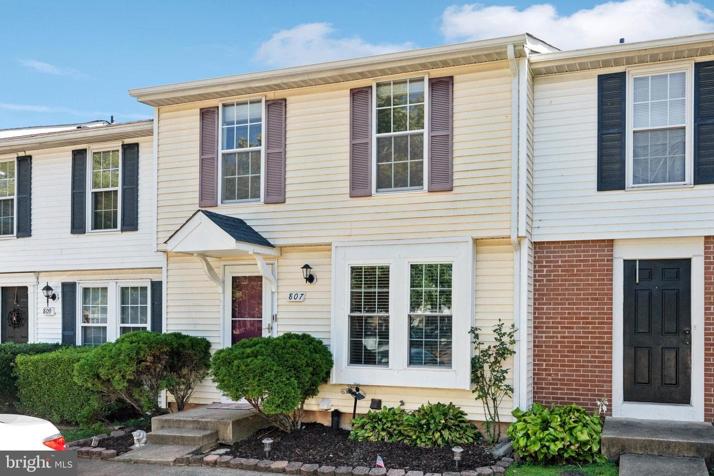807 Wide Oak Court photo 1