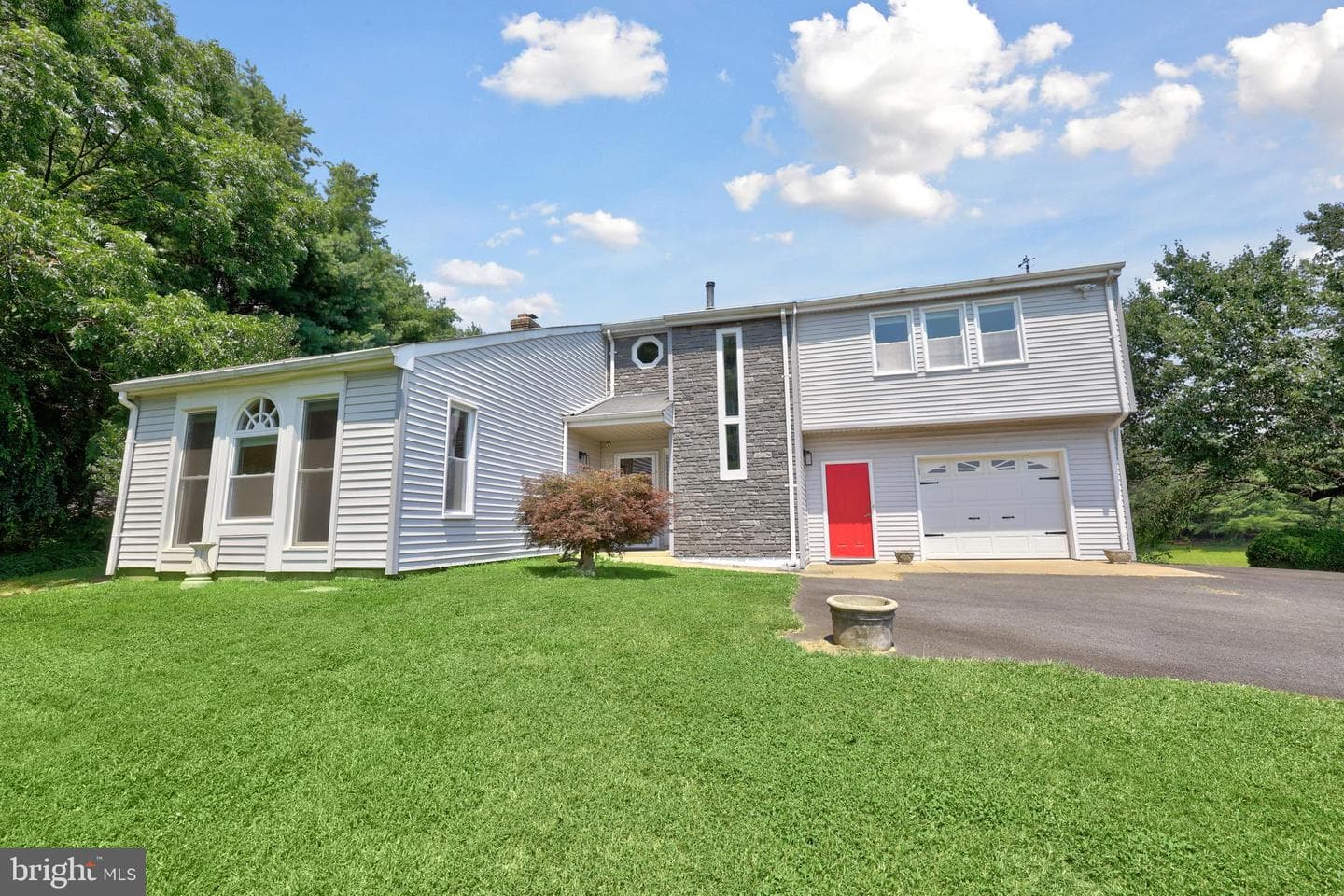 9235 Lees Ridge Road photo 1