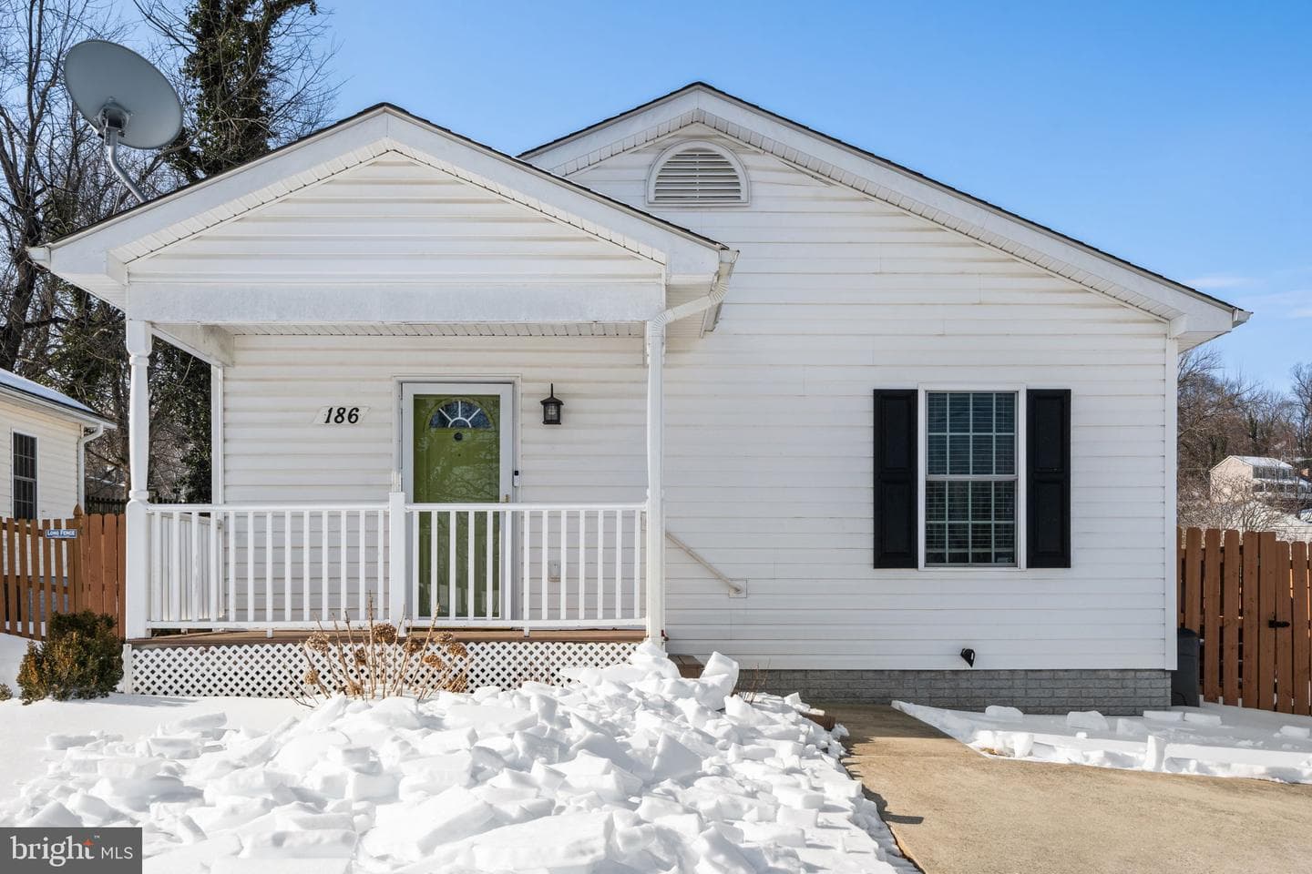 186 Sterling Court photo 1