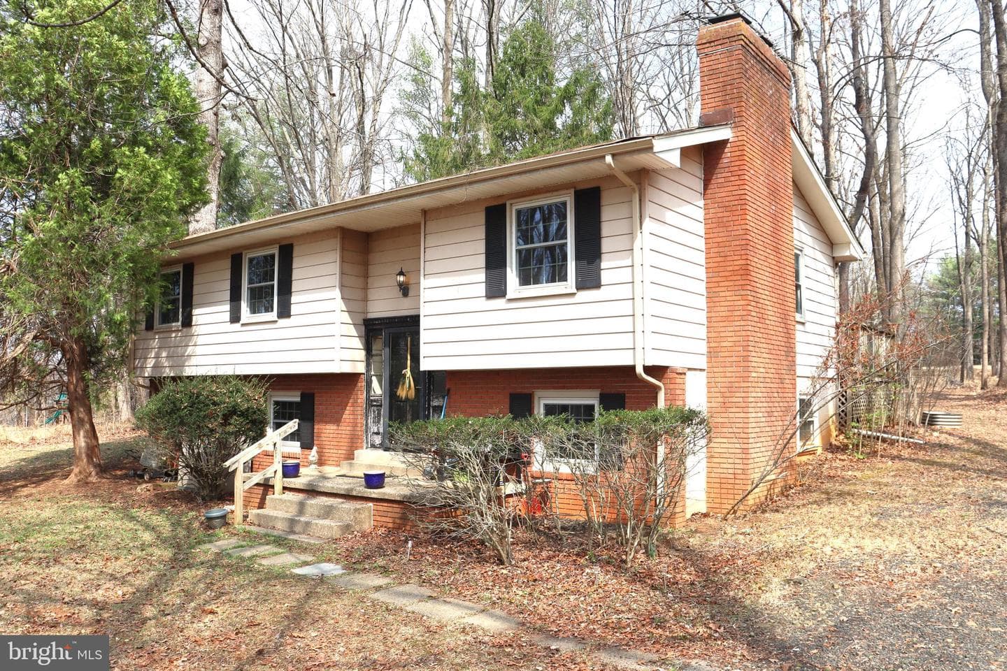 9305 Lees Ridge Road photo 1