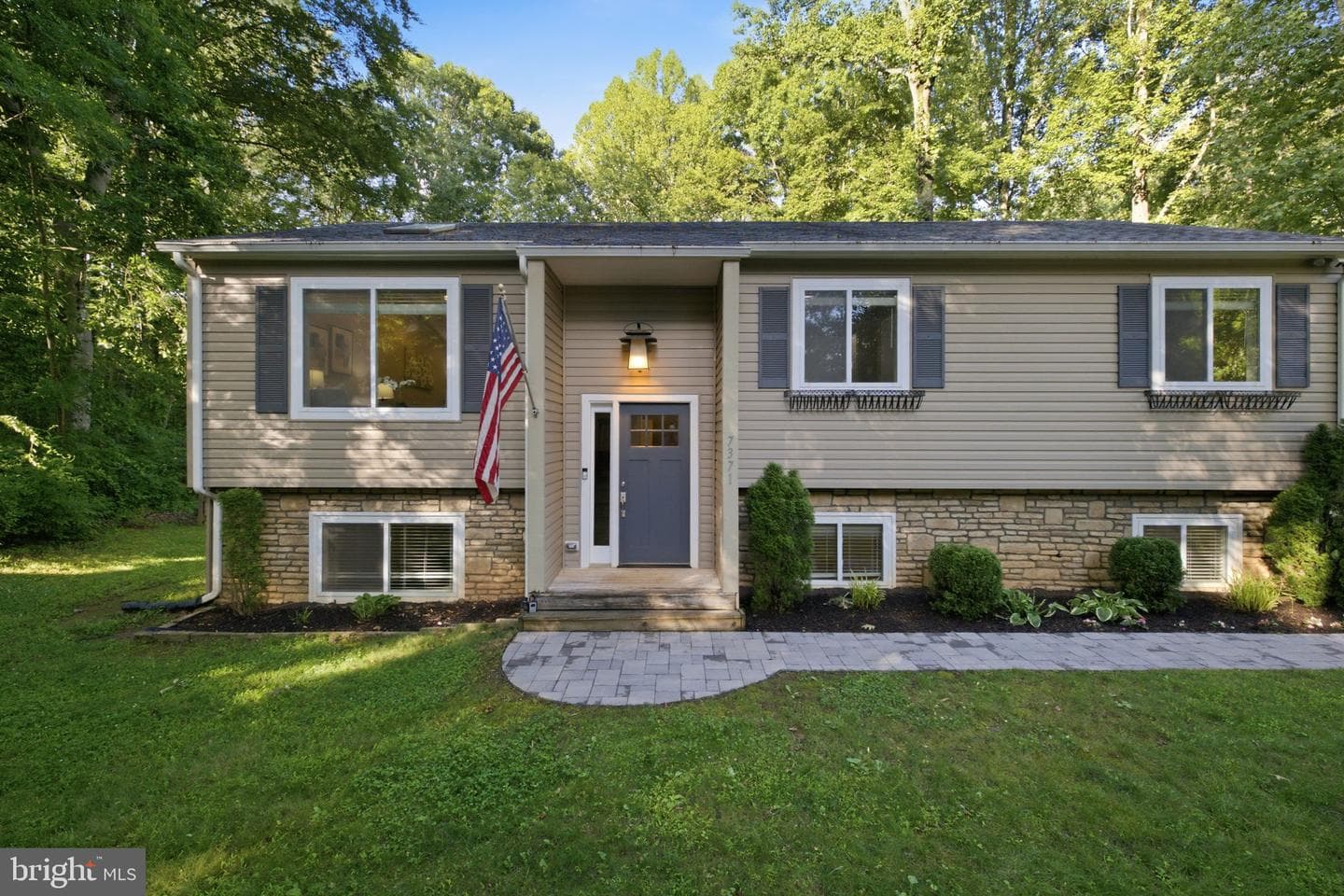 7371 Crown Lane