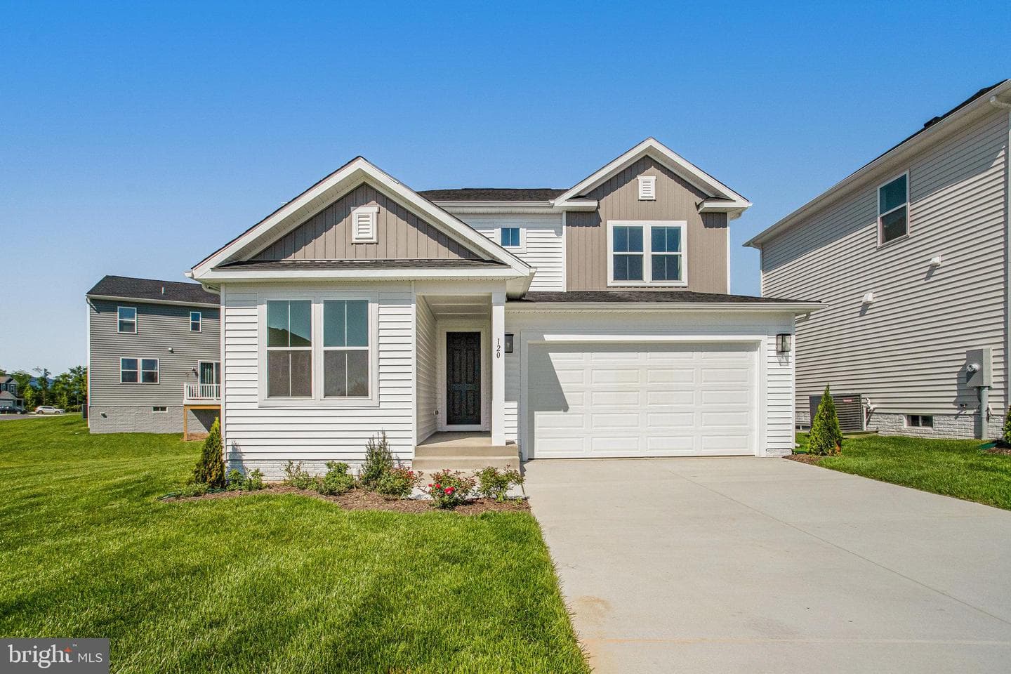 120 Midsummer Lane photo 1