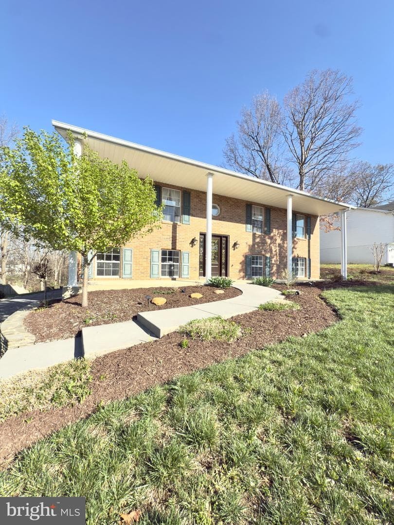 103 Charlton Road photo 1