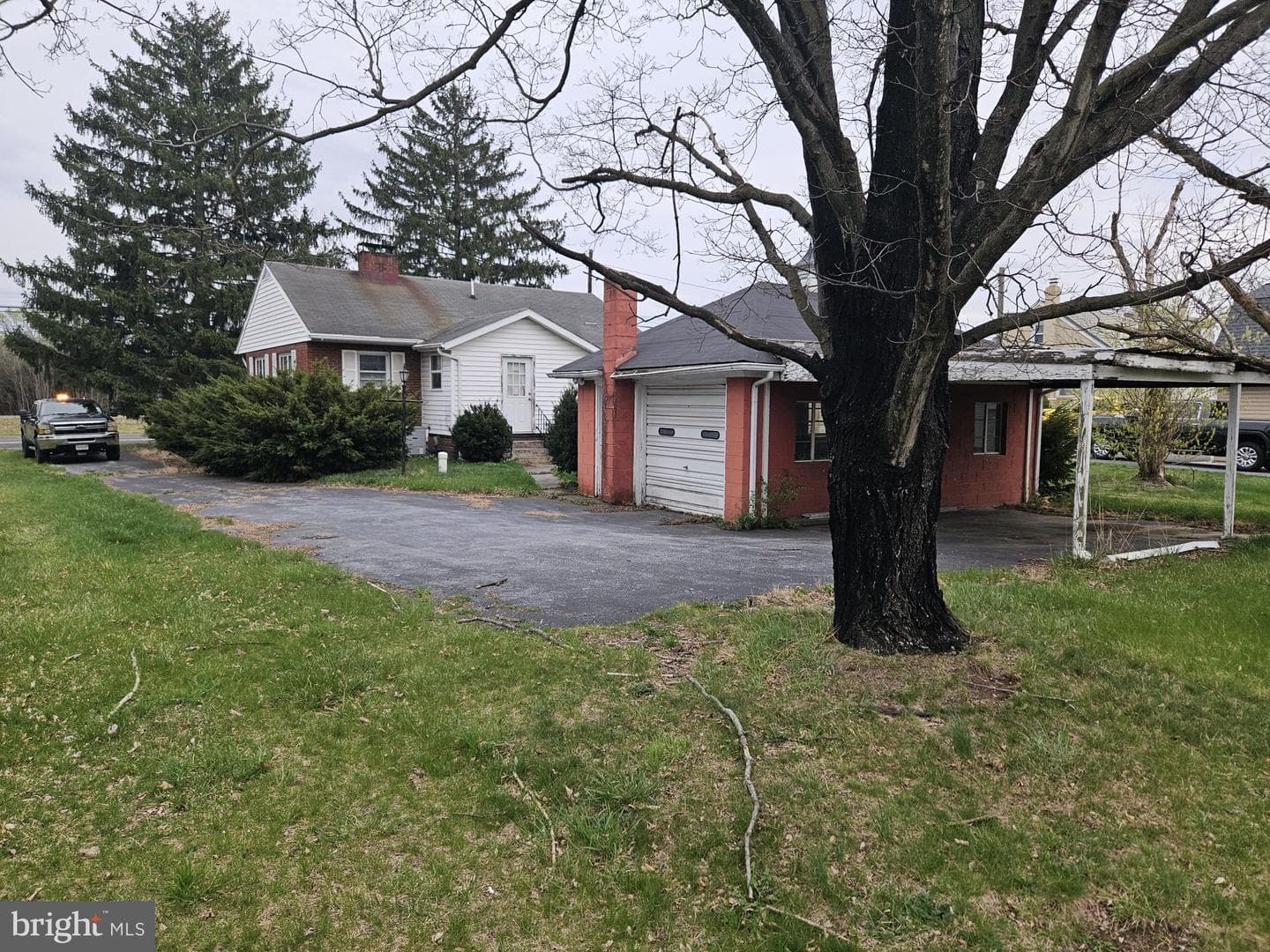 2304 Front Royal Pike photo 1