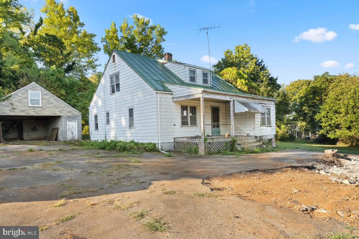 7189 Middle Road photo 1
