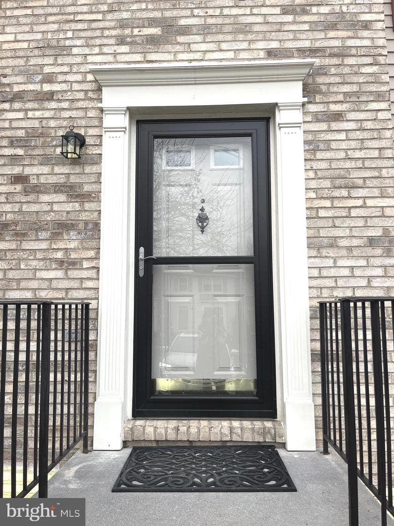 305 Sutton Court photo 1