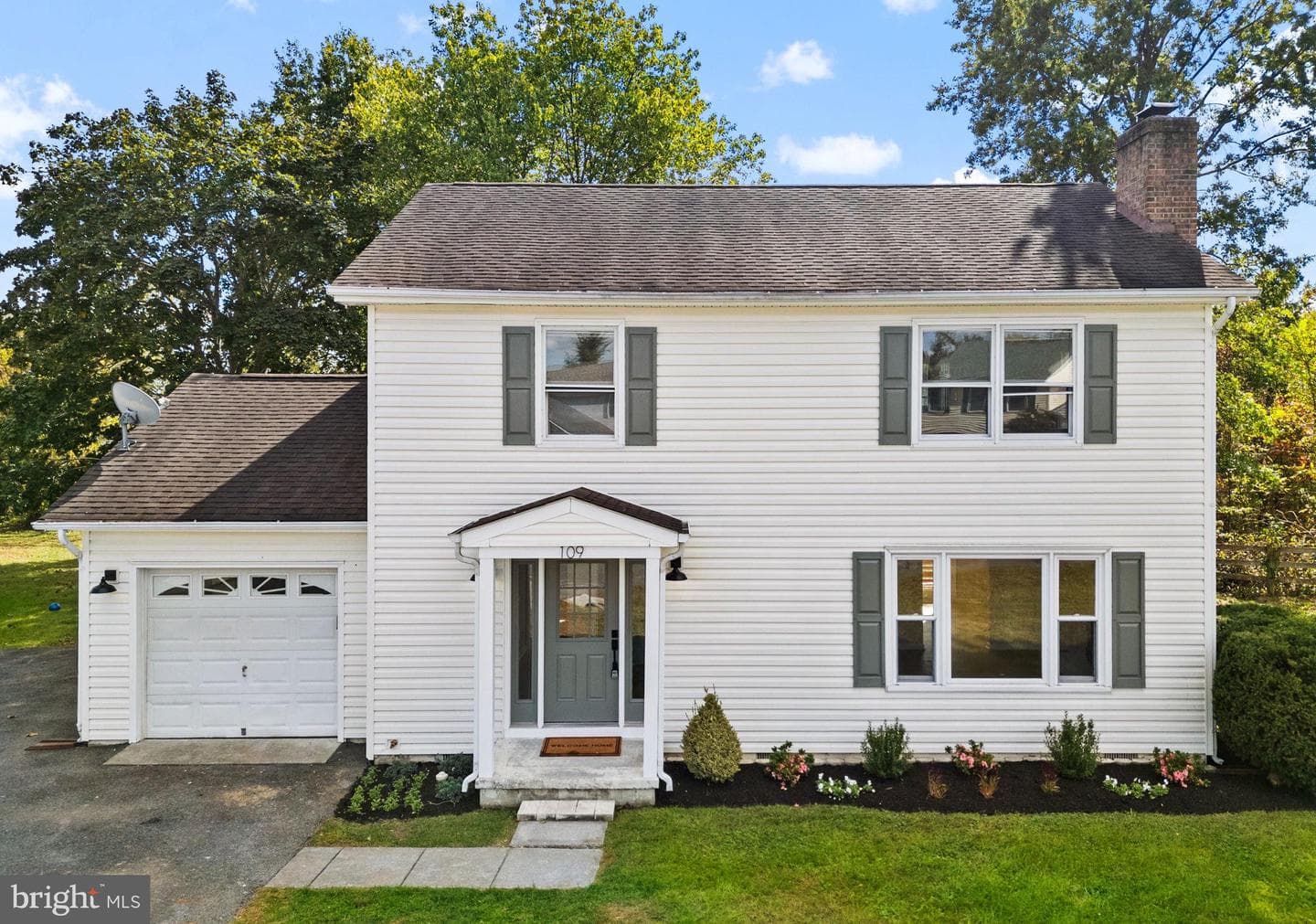 109 Columbia Circle photo 1