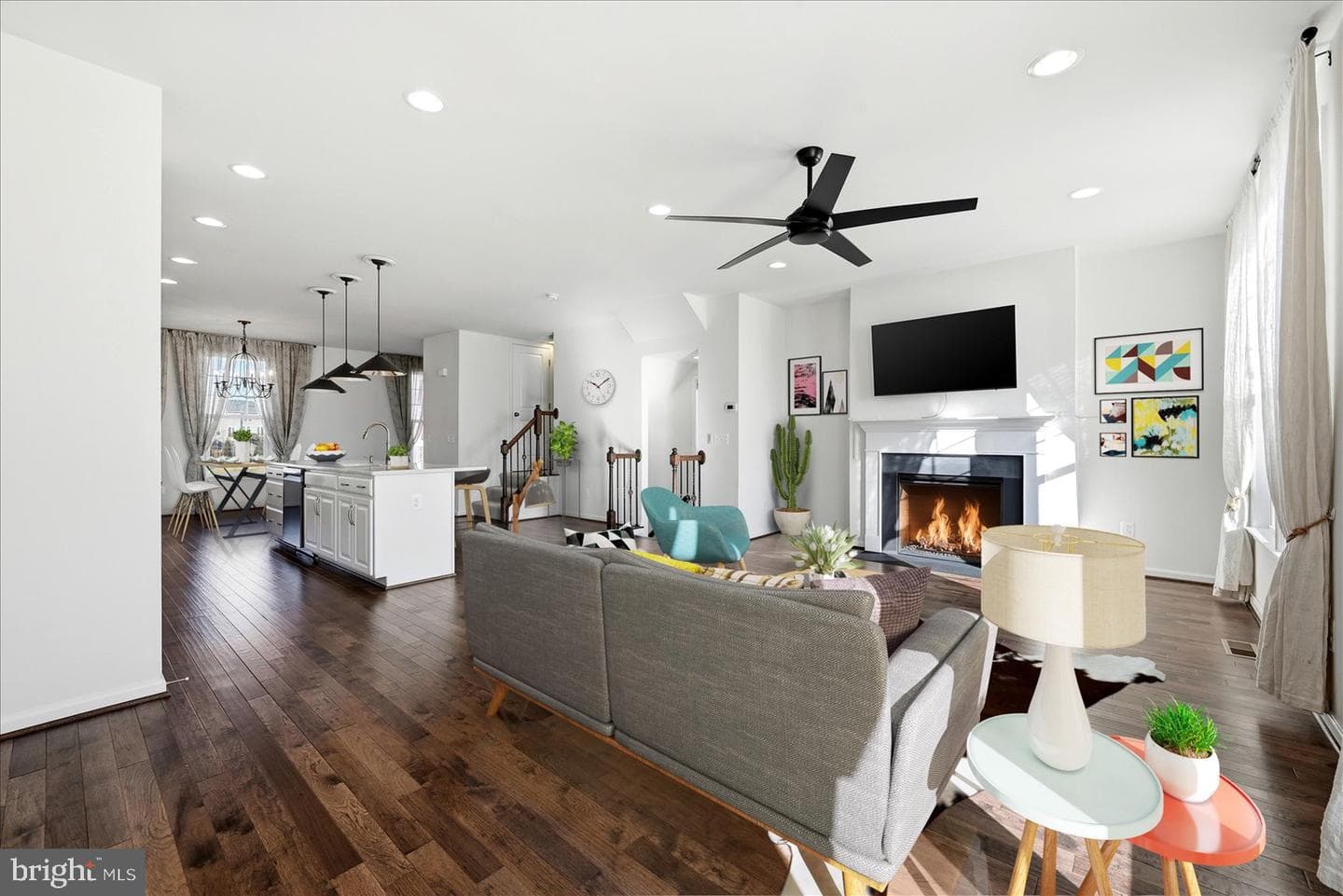 156 Solara Drive photo 1