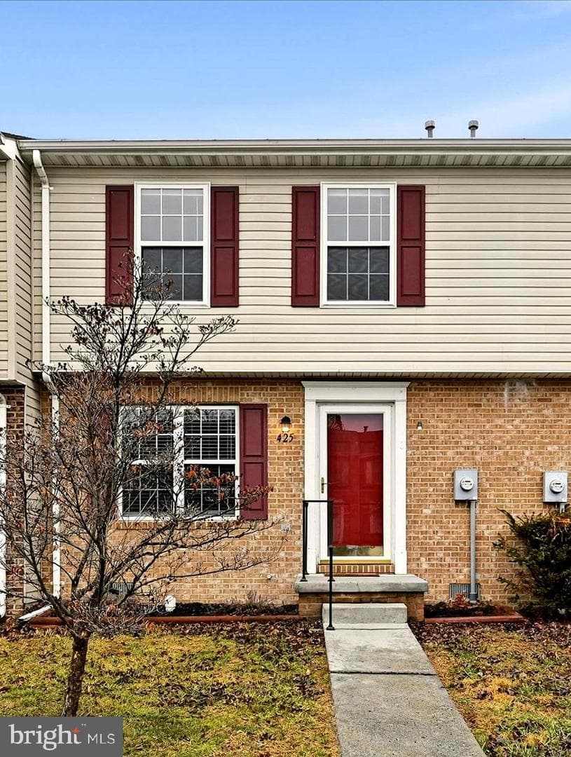 425 Surrey Club Lane photo 1
