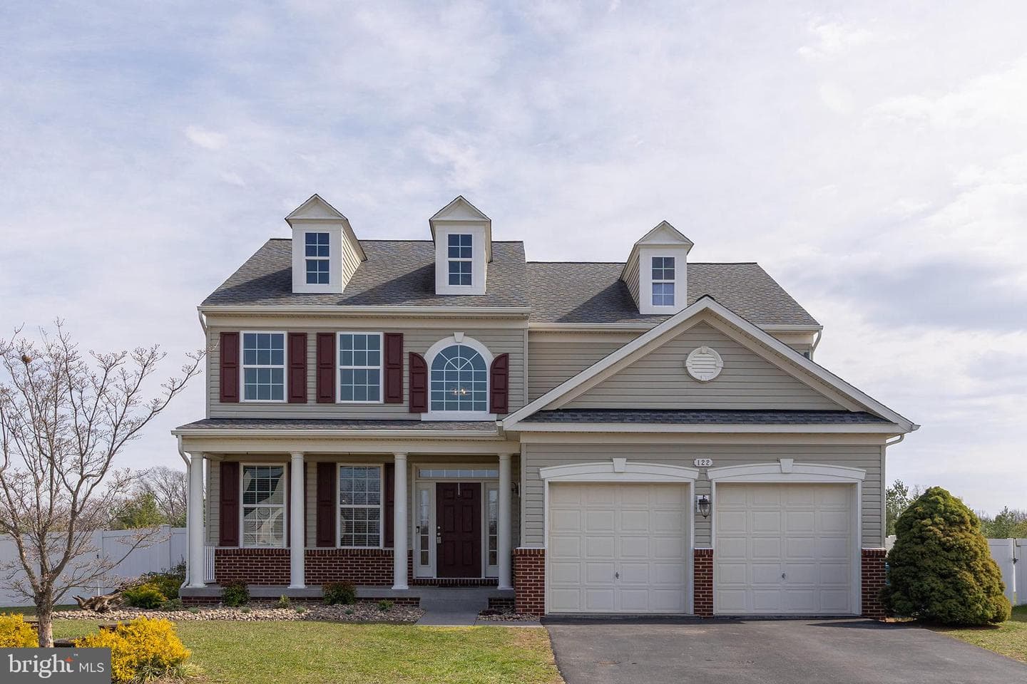 122 Vincent Drive photo 1