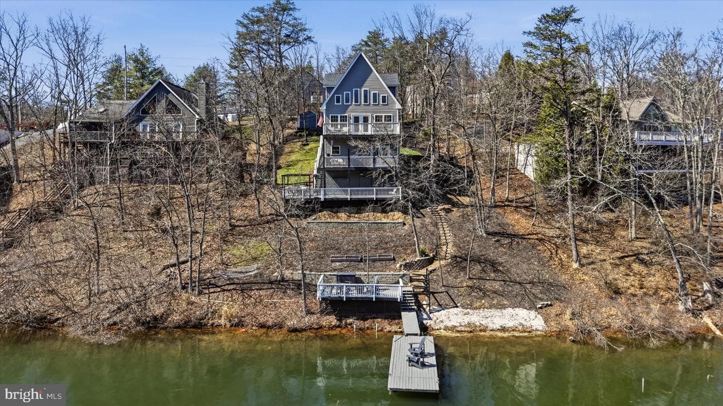 1239 Lakeview Dr photo 1